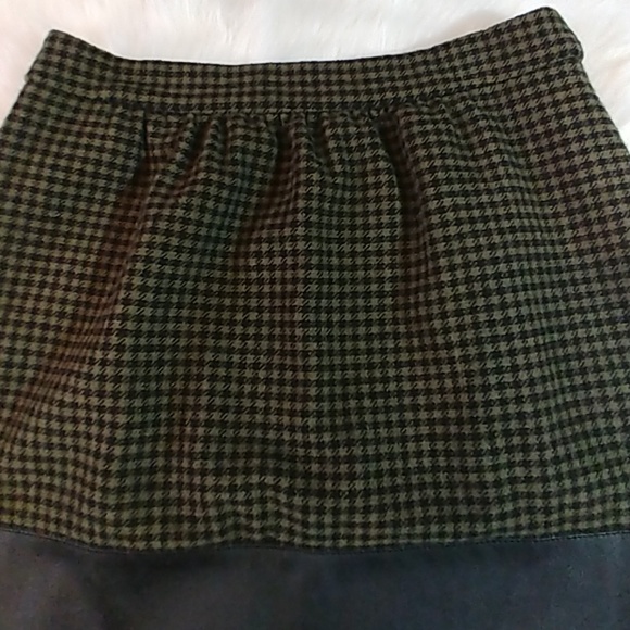 🌵J. Crew skirt perfect for fall or winter🌵 - Picture 3 of 4